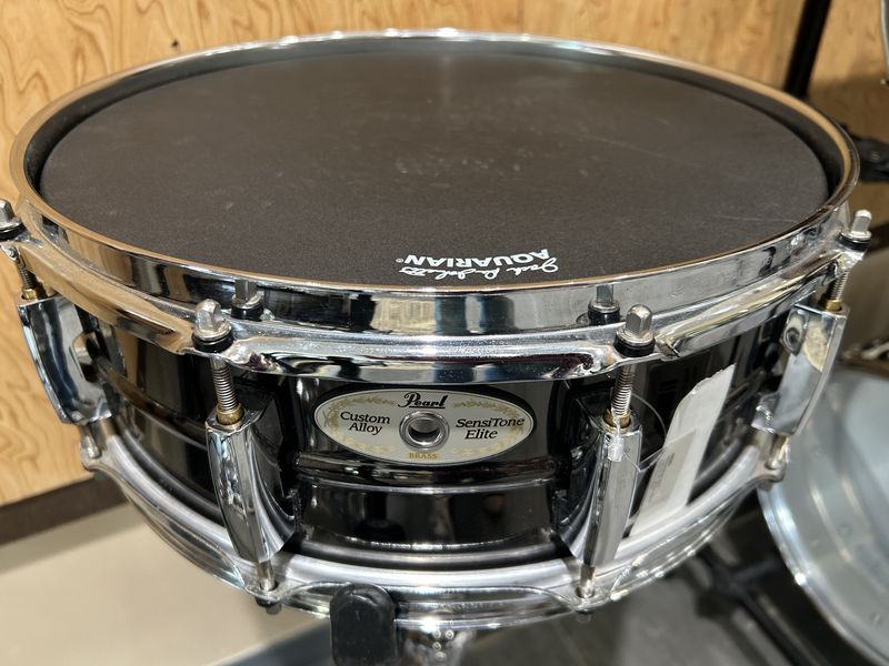 Used Pearl 5-1/2x14" Black Brass Sensi-Tone Alloy Snare Drum