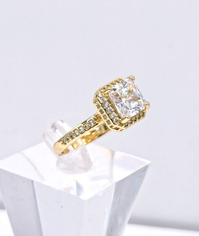 Anillo Tiana