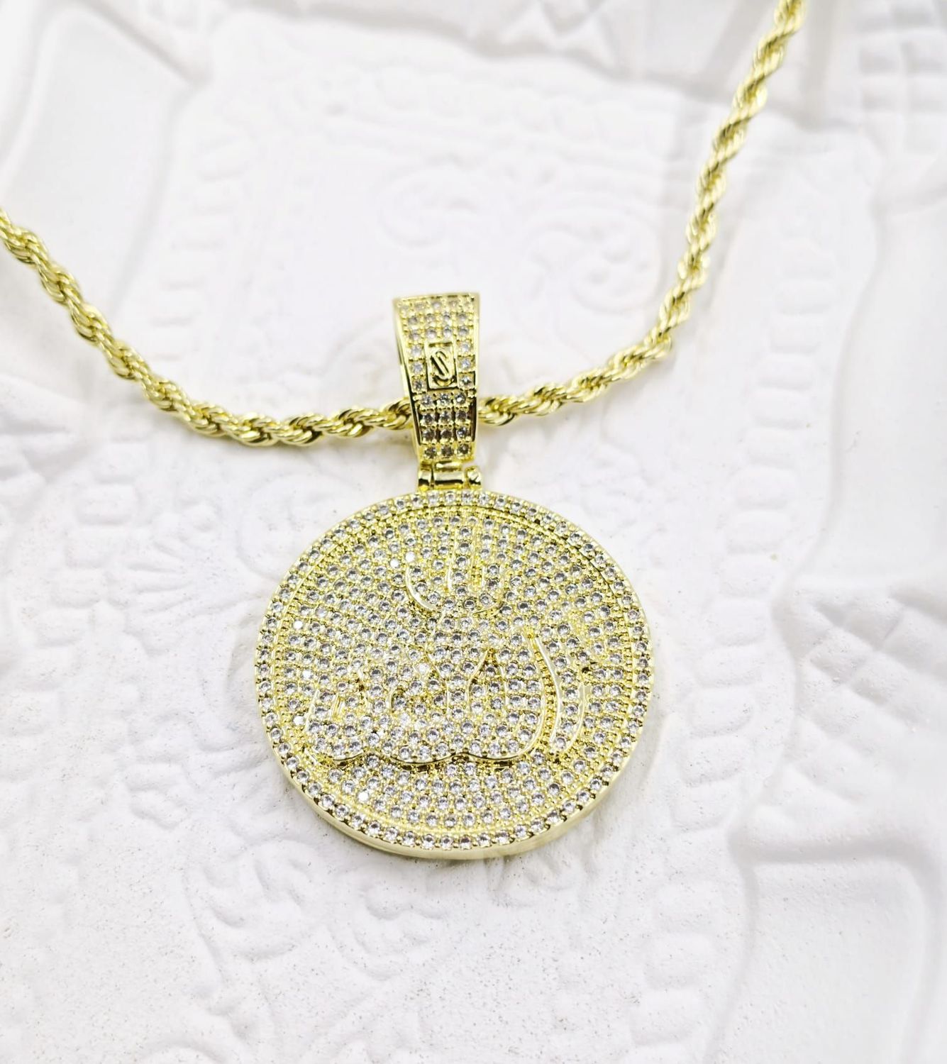 Cadena con medalla de alláh
