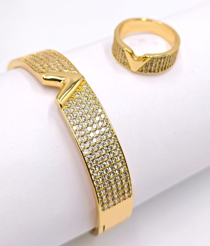 Pulsera con la letra V