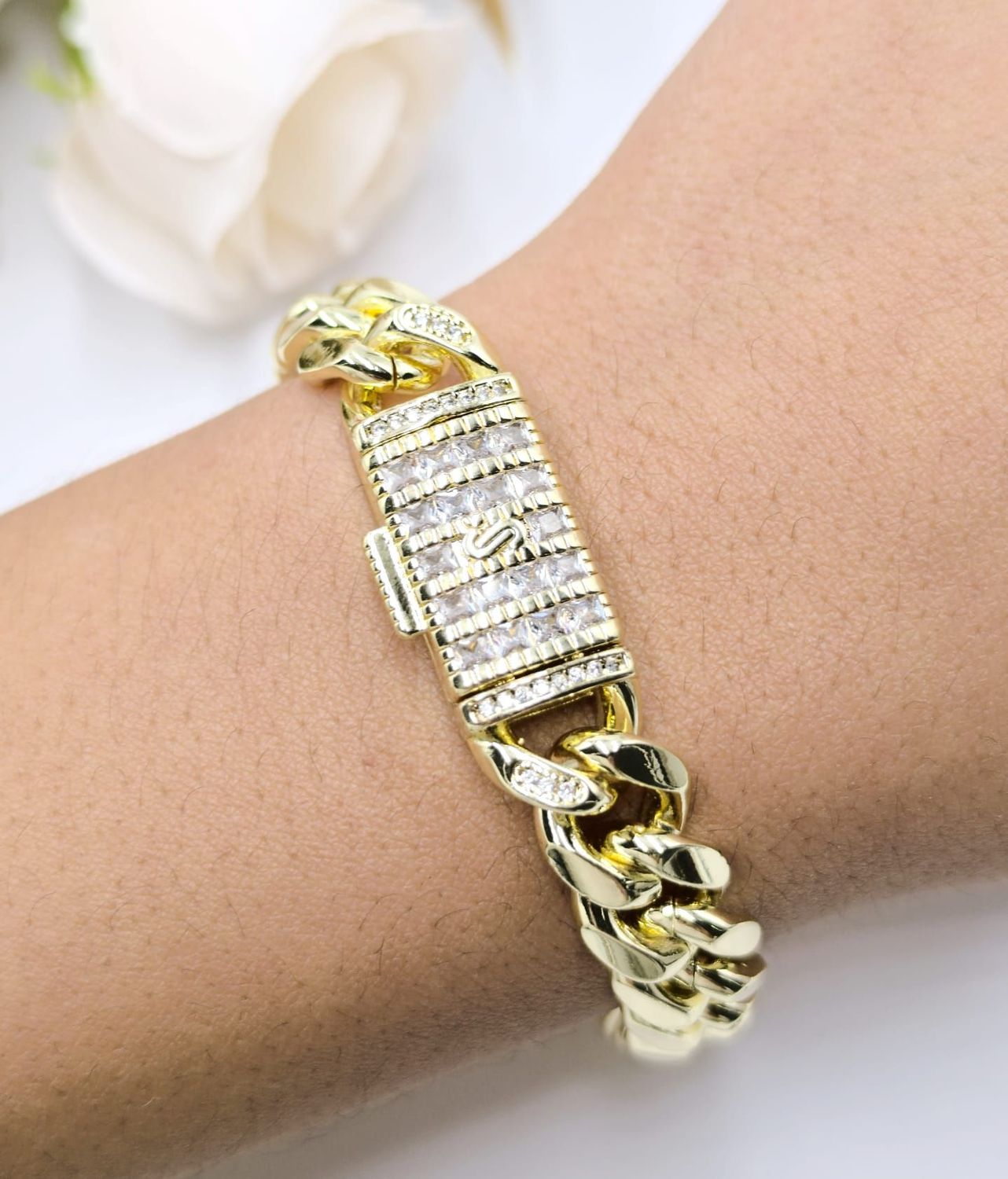 Pulsera con zircones