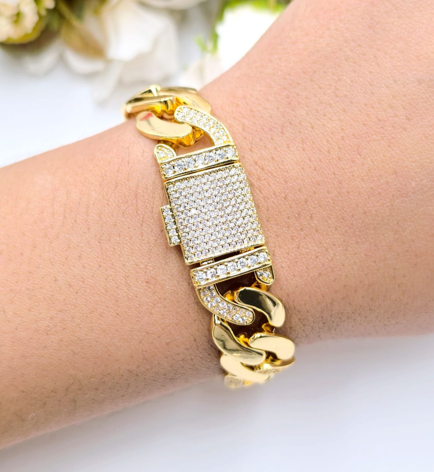 Pulsera con eslabones