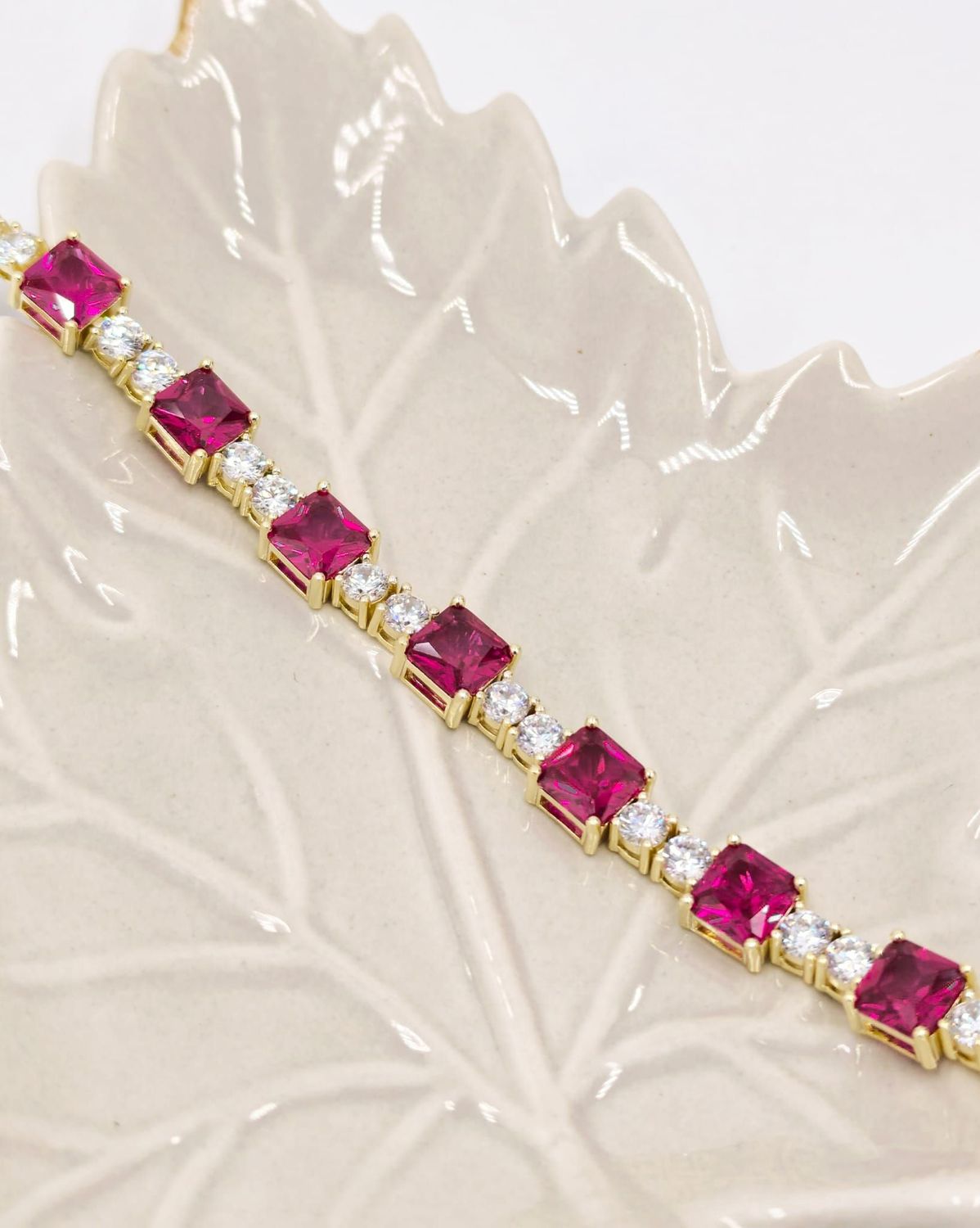Pulsera circón rojo