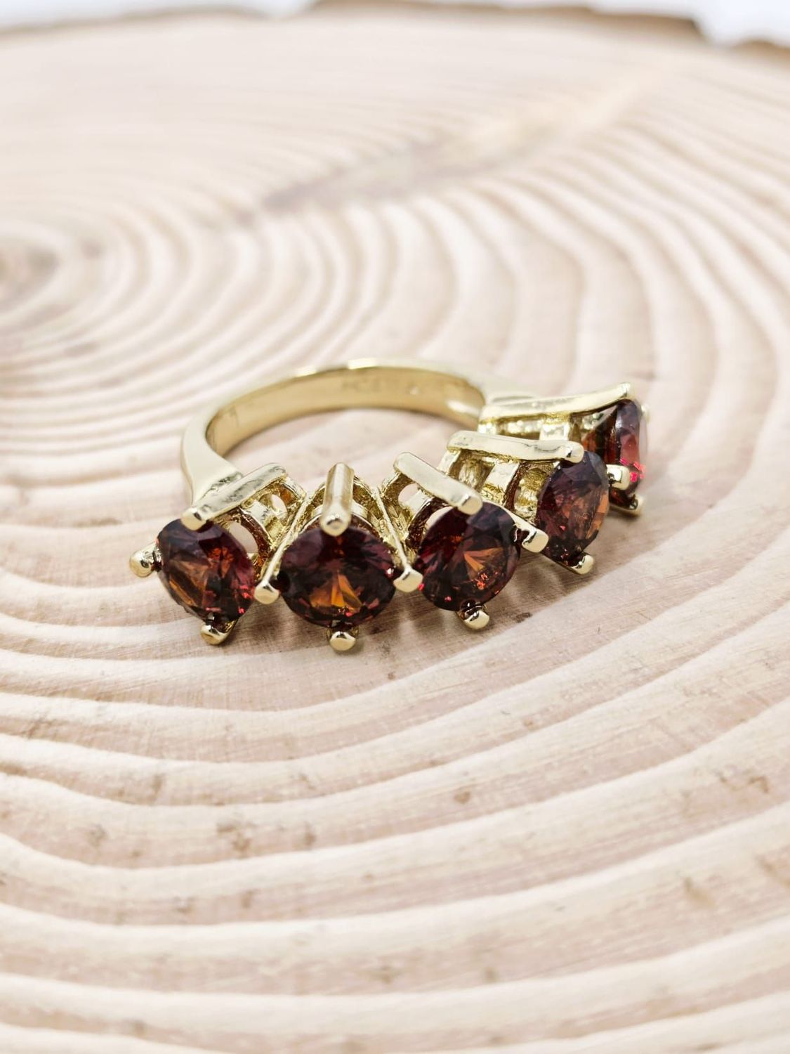 Anillo corona roja