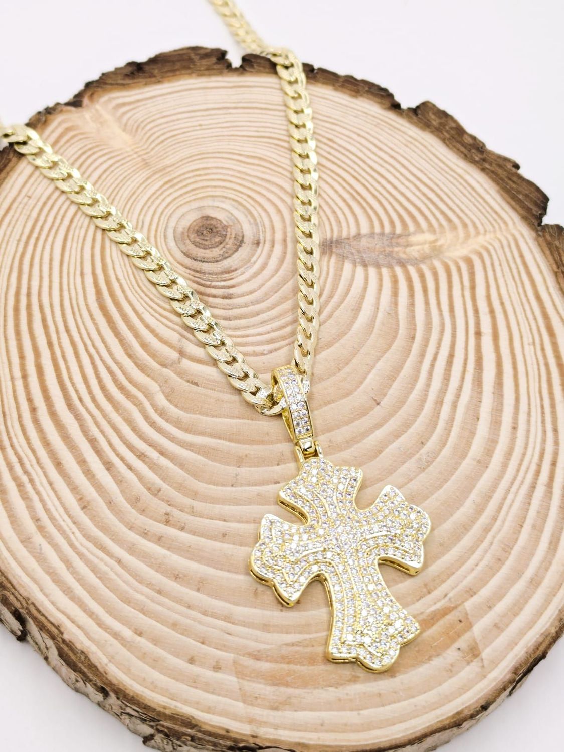 Cadena con dije de cruz