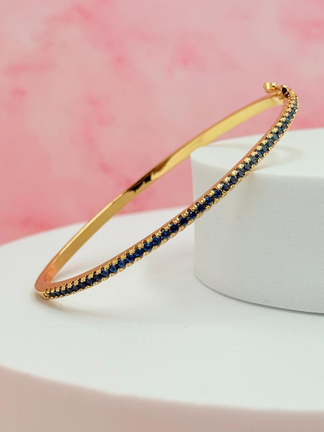 Pulsera rígida con piedras azules