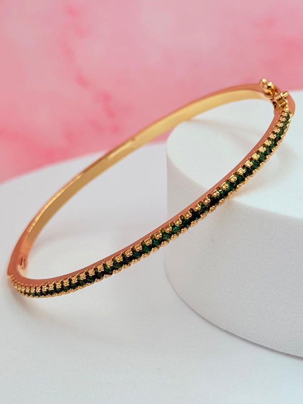 Pulsera rígida con piedras verdes