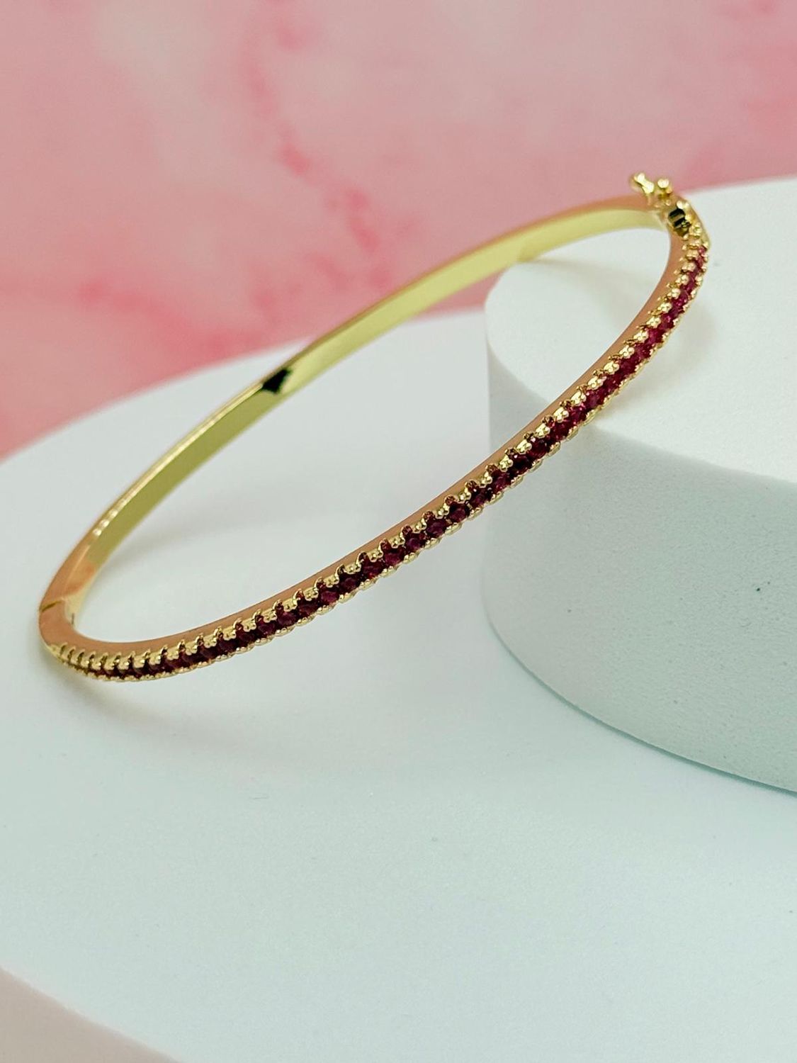 Pulsera rígida con piedras fucsia Pulsera rígida con piedras fucsia