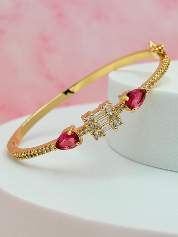 Pulsera rígida con piedras rosadas