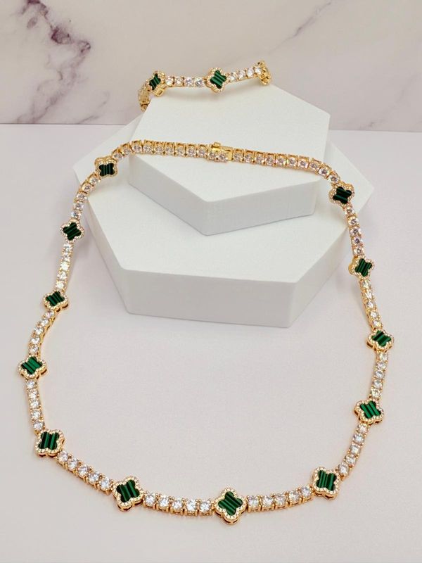 Cadena y pulsera trébol verde
