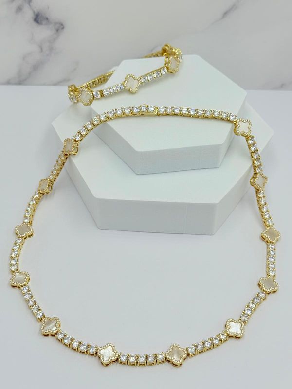 Cadena y pulsera trébol blanco