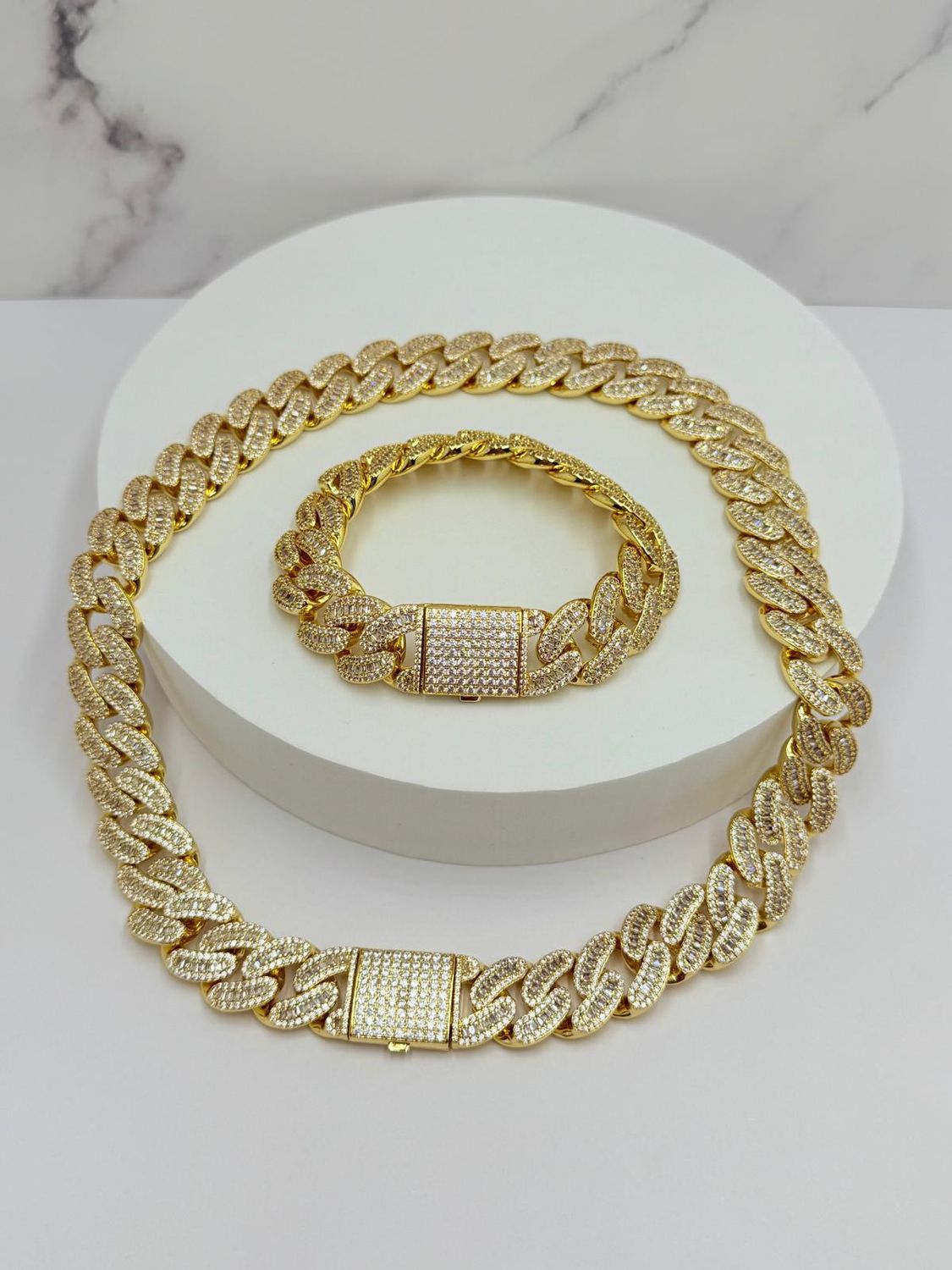 Cadena y pulsera