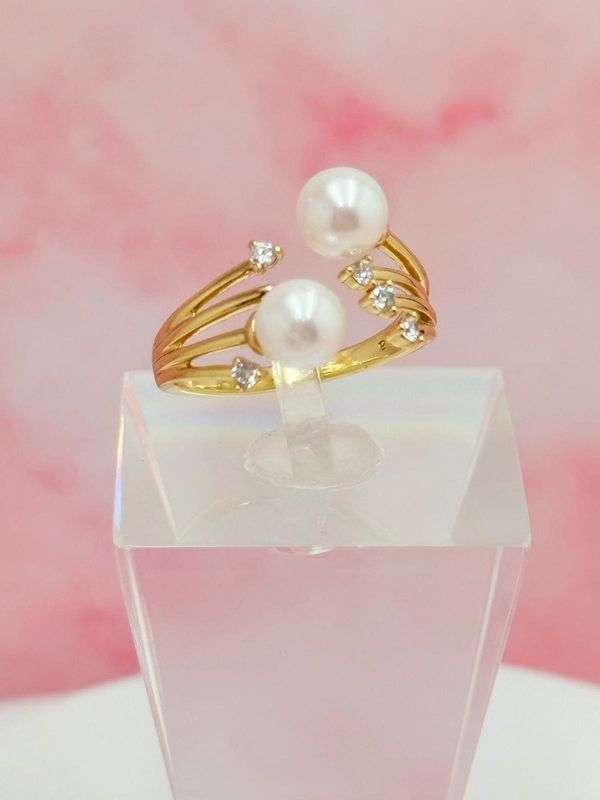 Anillo laminado abierto con bolas blancas