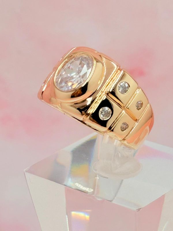 Anillo con piedras blancas