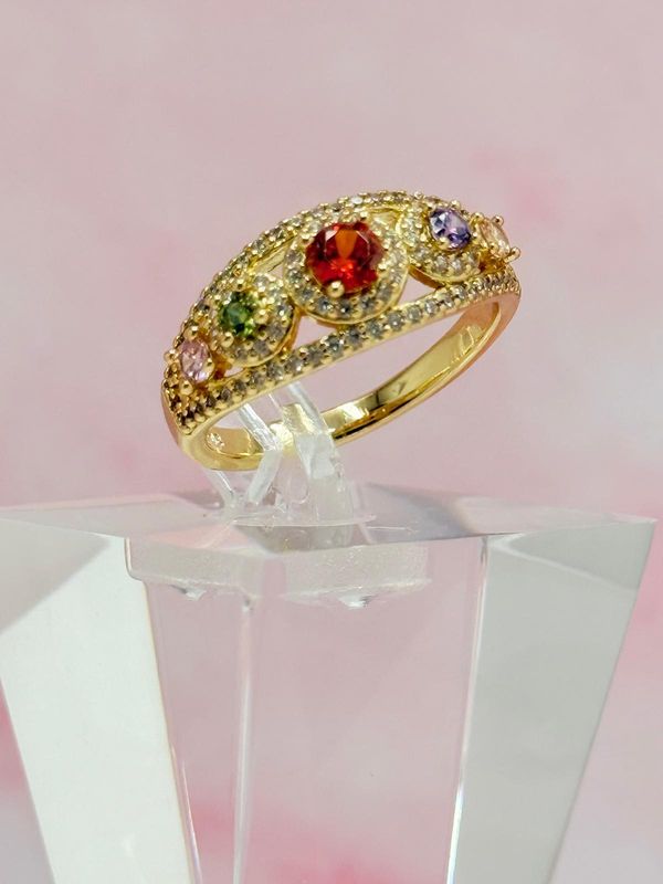 Anillo laminado con piedras multicolor