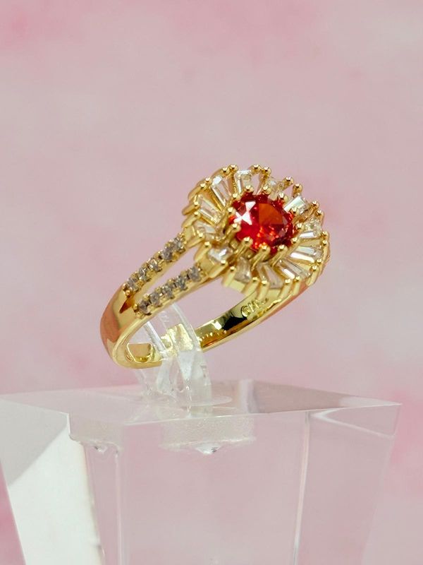 Anillo laminado con piedra roja