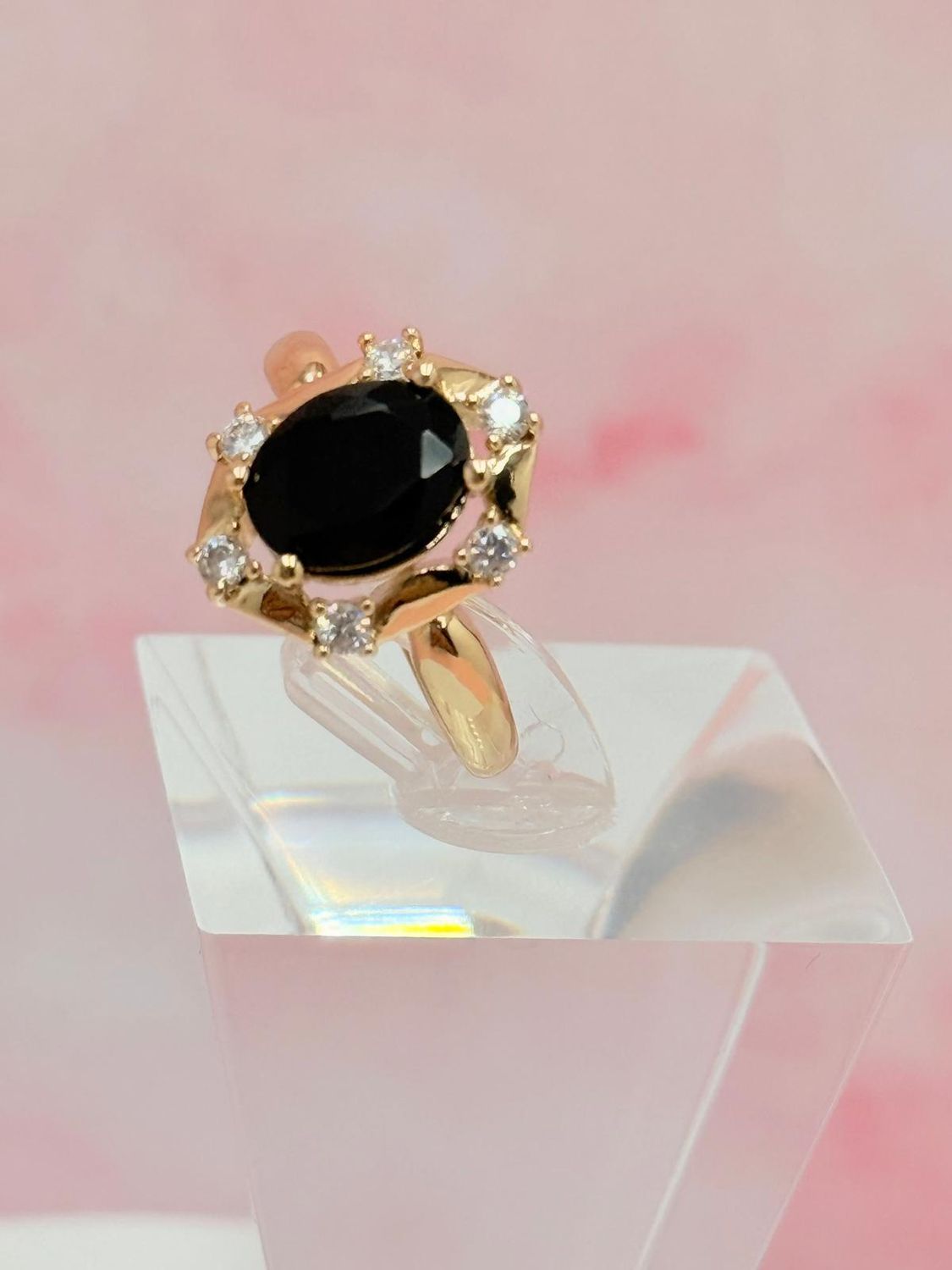Anillo laminado con piedra negra
