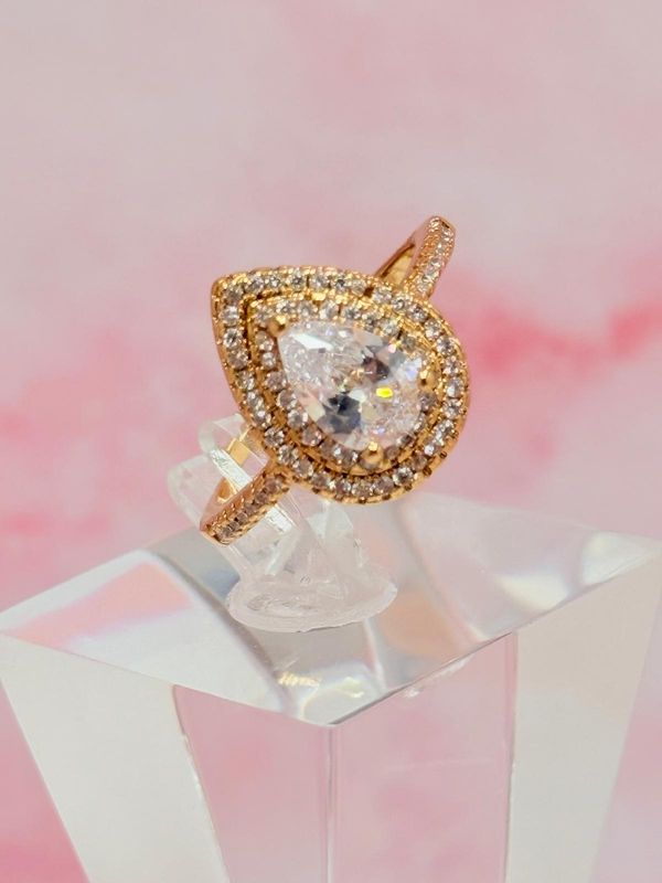 Anillo laminado forma de gota