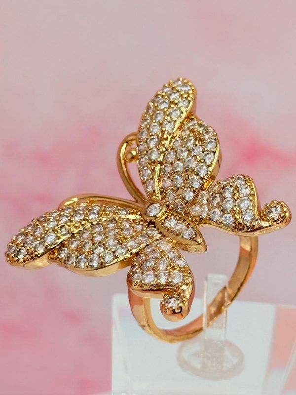 Anillo laminado forma de mariposa