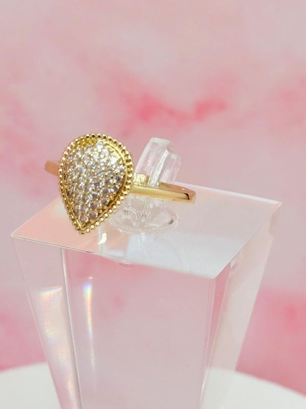 Anillo laminado forma de gota