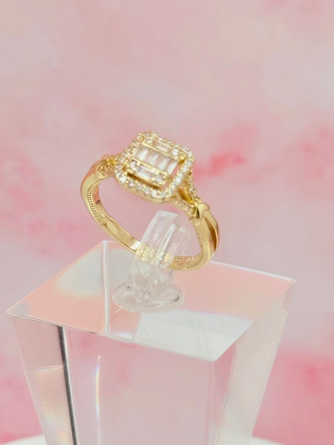 Anillo laminado con forma de cuadrado