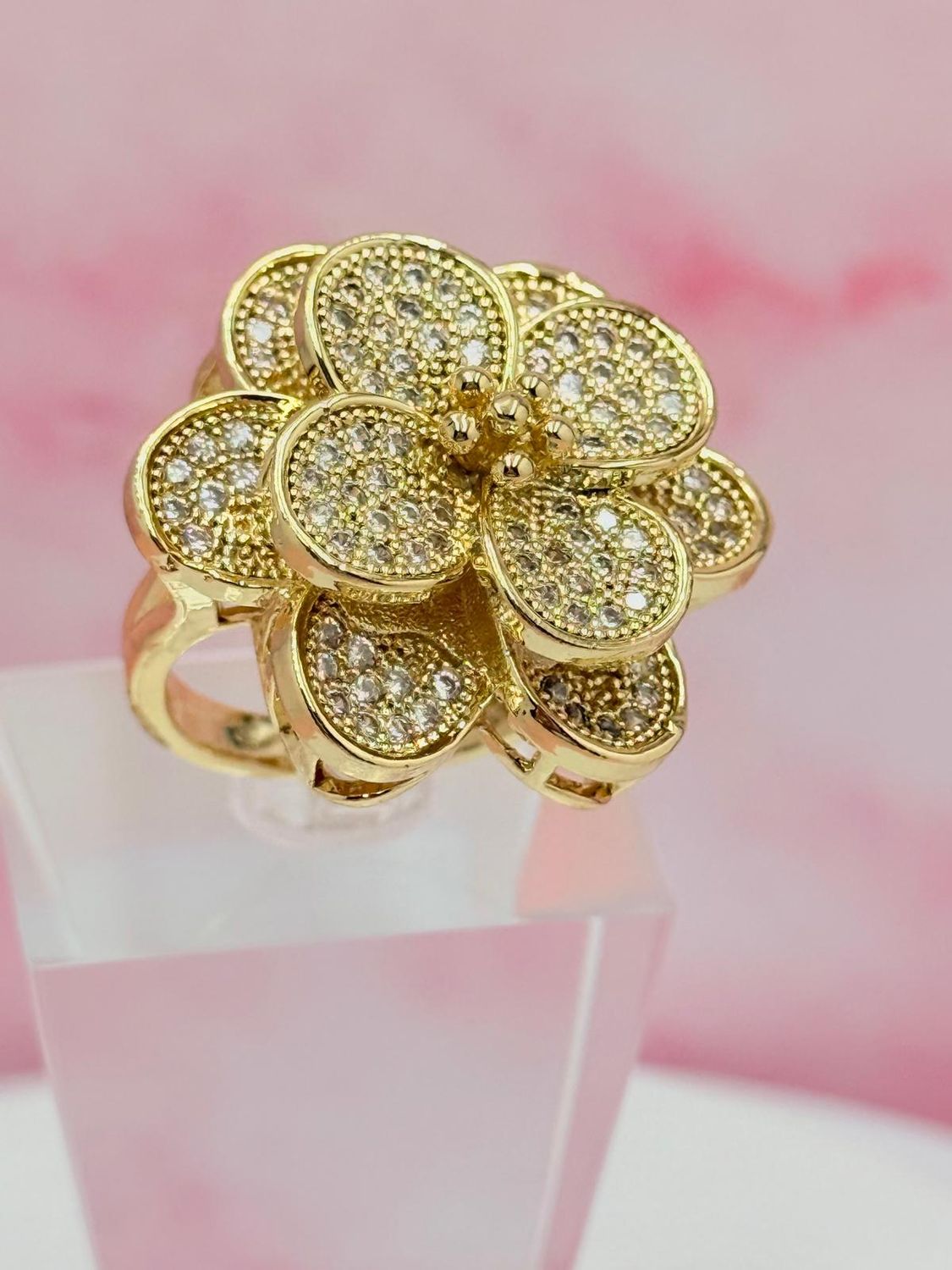 Anillo laminado con forma de flor