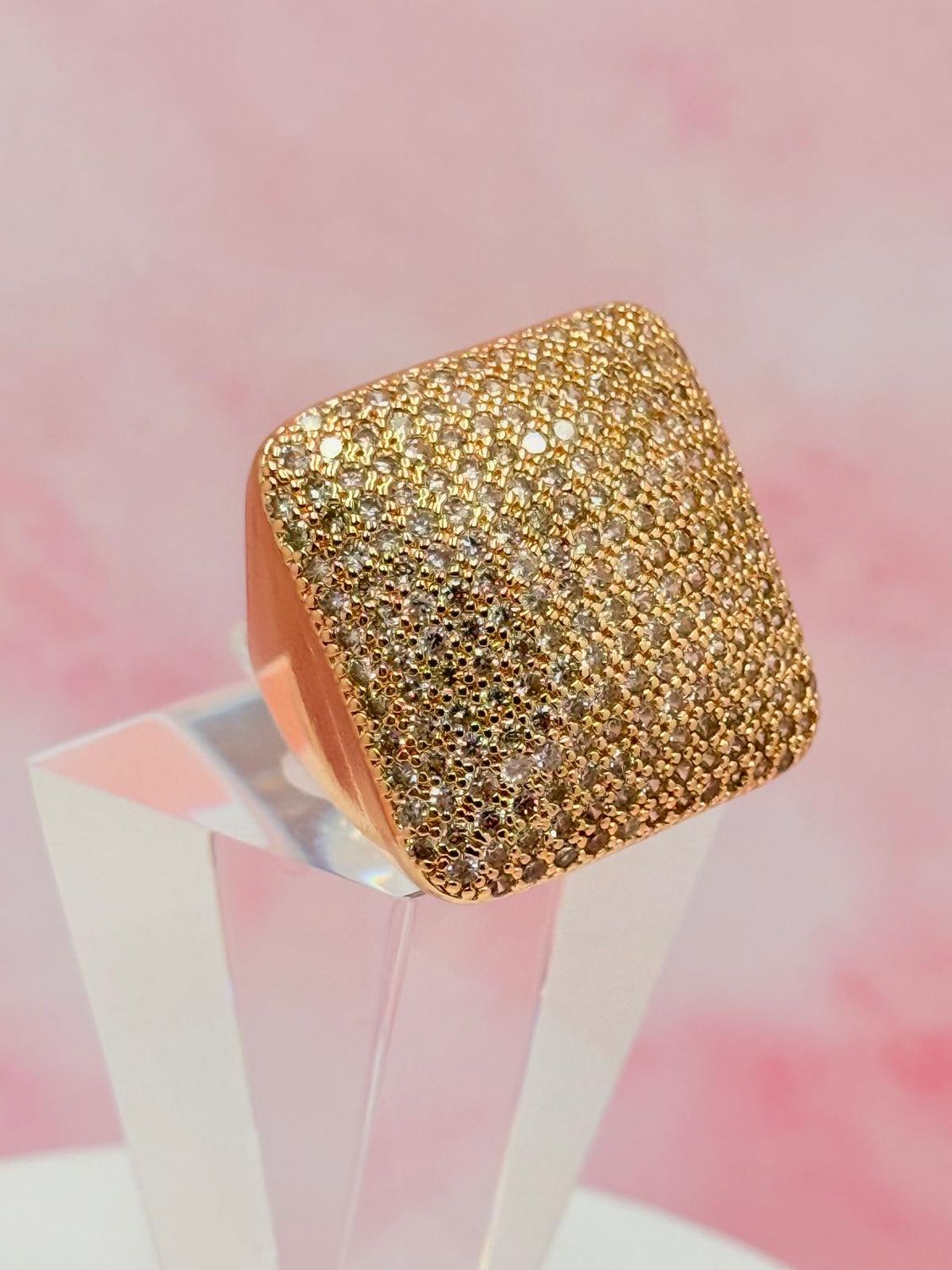 Anillo laminado con forma cuadrada