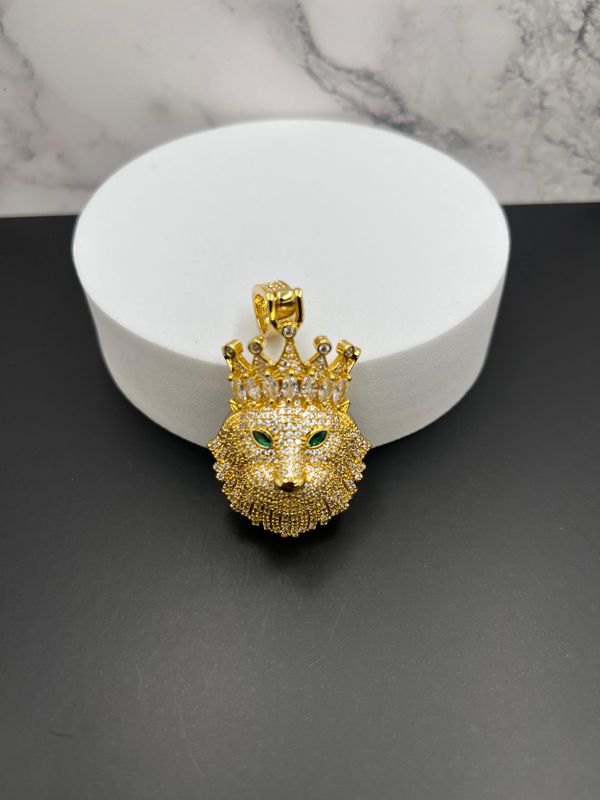 Dije laminado León con corona