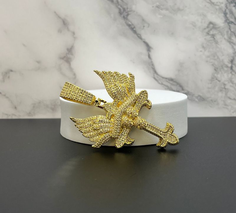 Dije laminado Cruz con alas