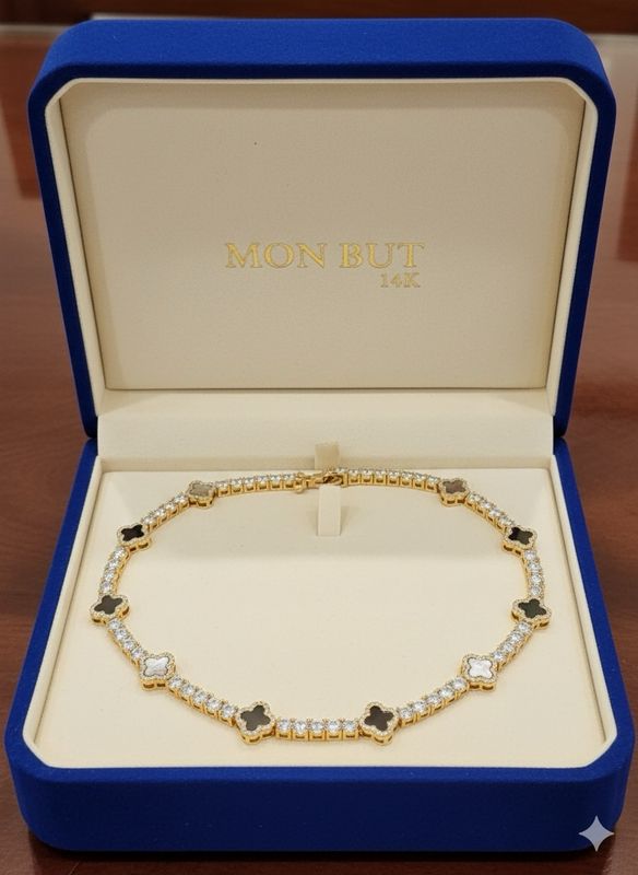 Cadena y pulsera trébol plateado