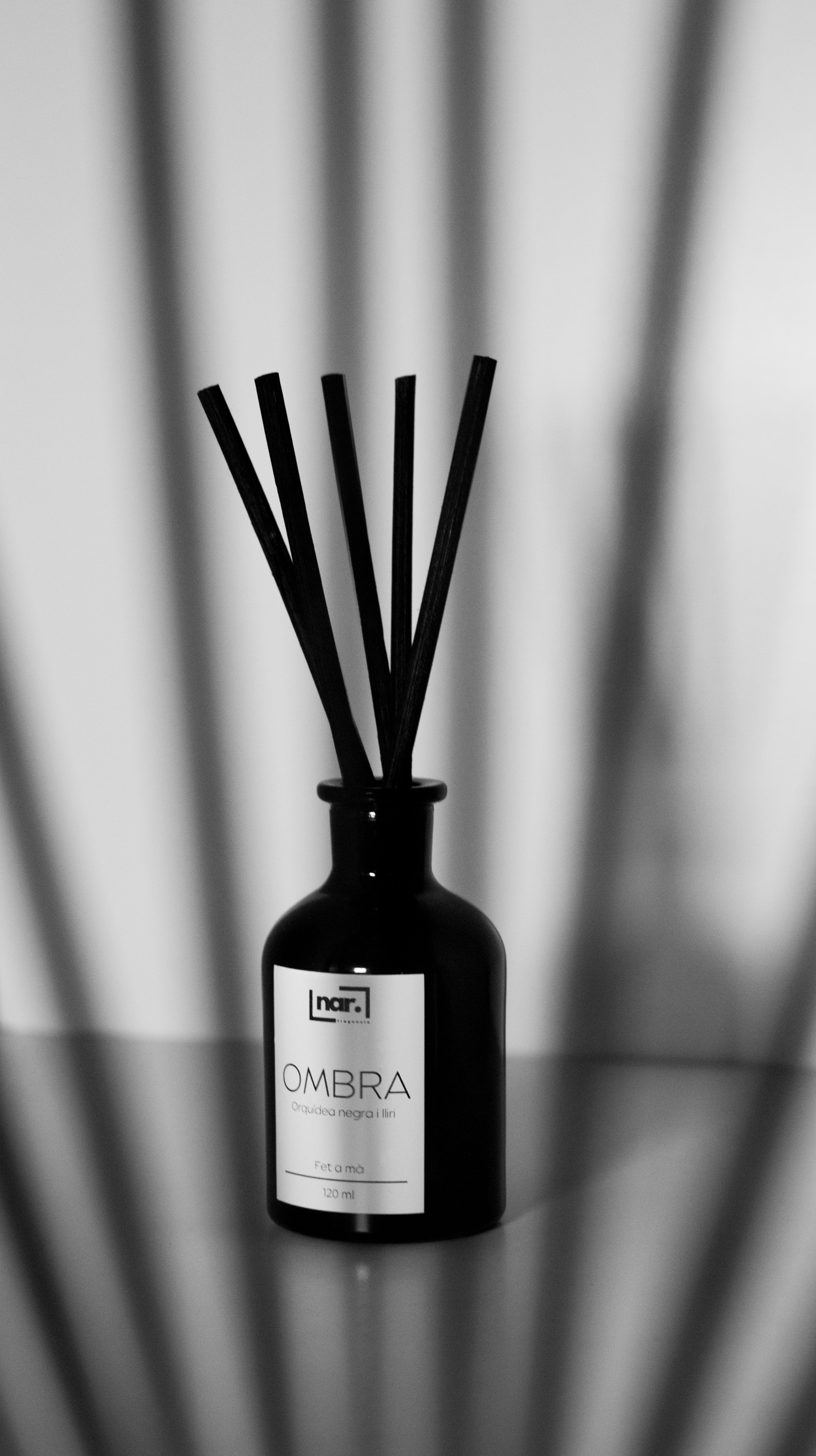 MIKADO ORIQUÍDEA NEGRA Y LIRIO