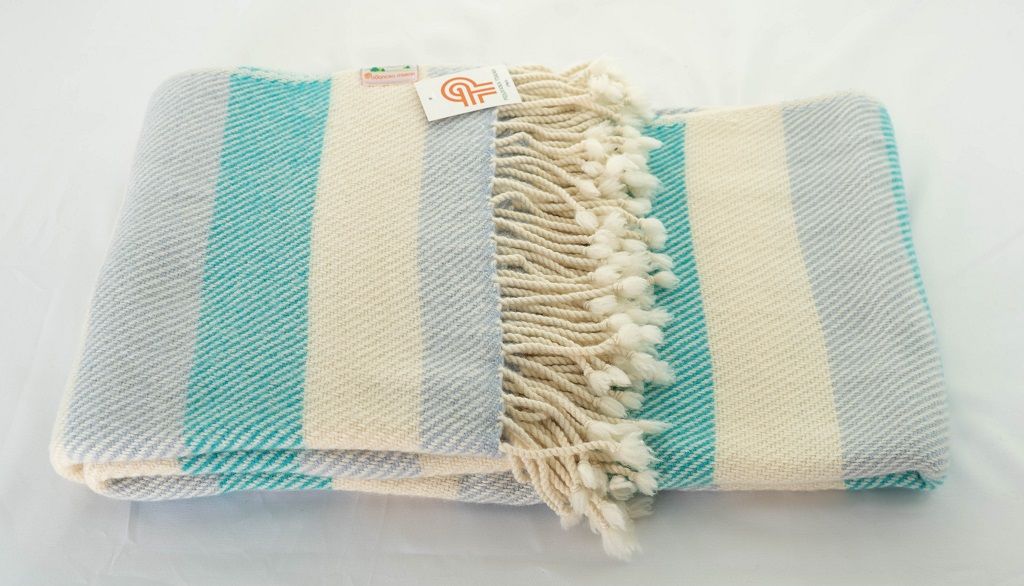 Streifen: Weiß-Blau-Türkis