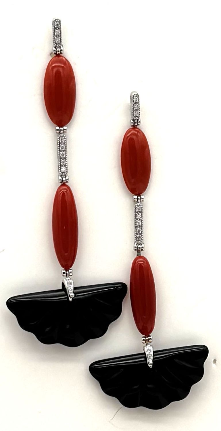 18 KT ART DECO&#39; GOLD EARRING BKT 0,22 DIAMONDS RED MEDITERREAN CORAL AND ONIX