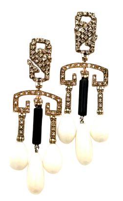 9KT ART DECO&#39; GOLD EARRING WITH BKT 1,1 AND PINK CORAL AND ONIX