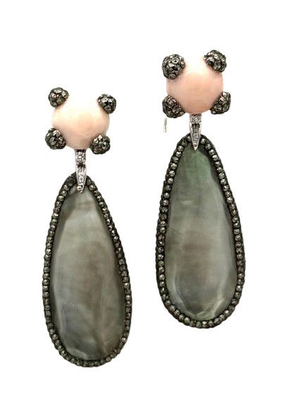 18 KT GOLD EARRING BKT 0,05 DIAMONDS AND PINK CORAL AND MOTHERPEARL