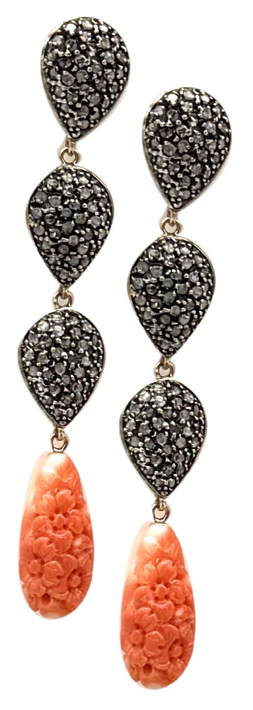 9 KT GOLD EARRING KT 1,30 1 ROSE CUT DIAMONDS, WITH CARVED ROSE CORAL DROPS