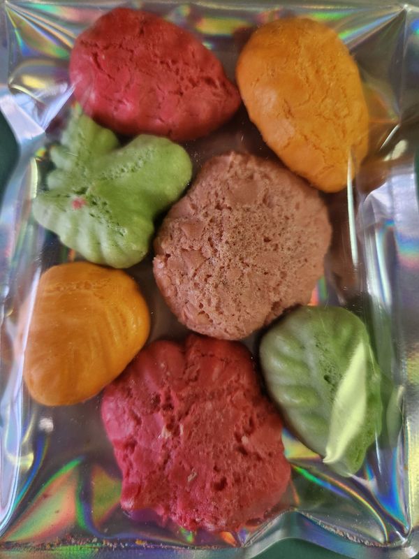 Mallow Cream Leaves