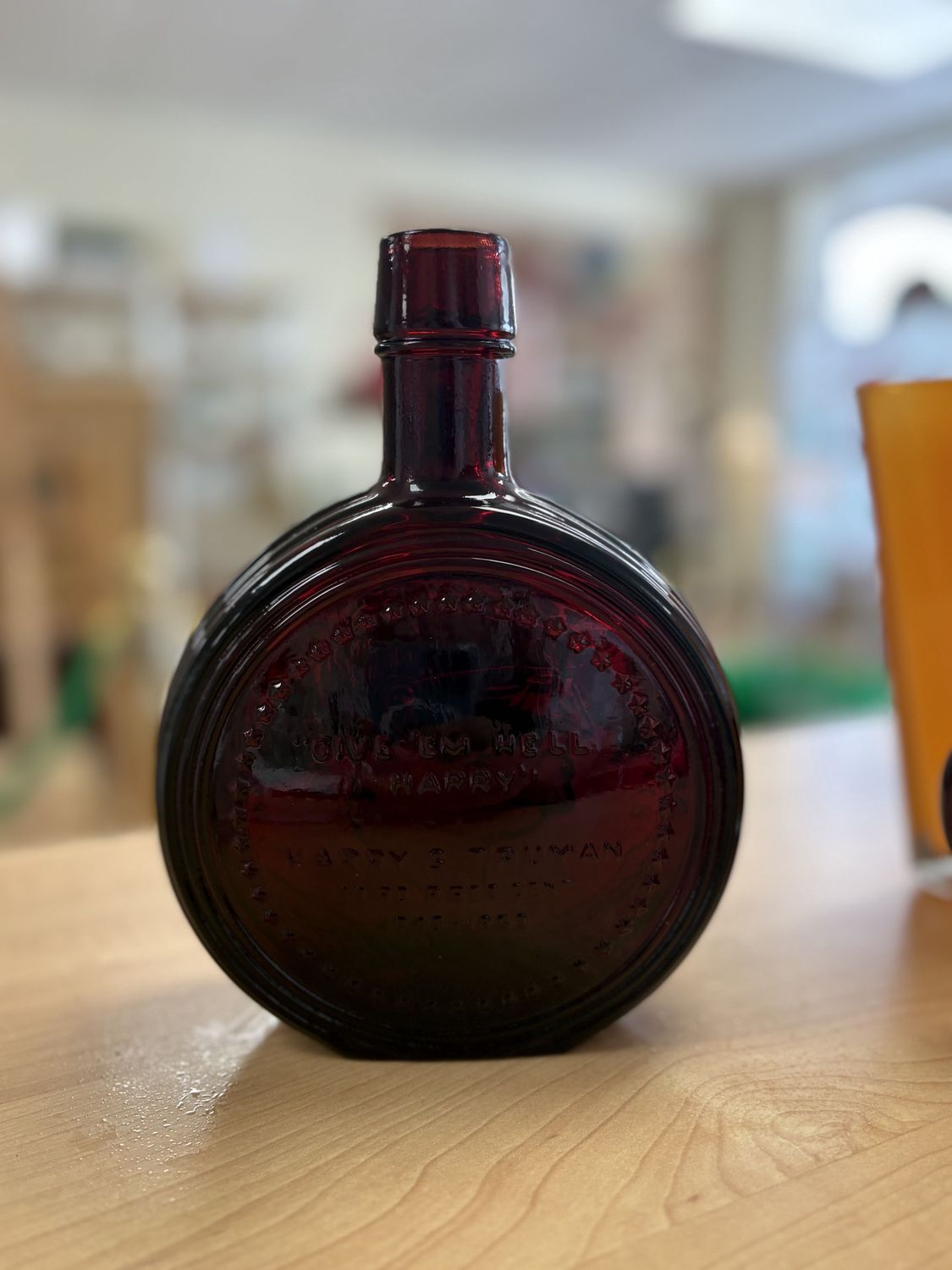Glass. USA. Wheaton. &quot;Give &#39;Em Hell, Harry [Truman]&quot;. 1st Edition. 8&quot;H