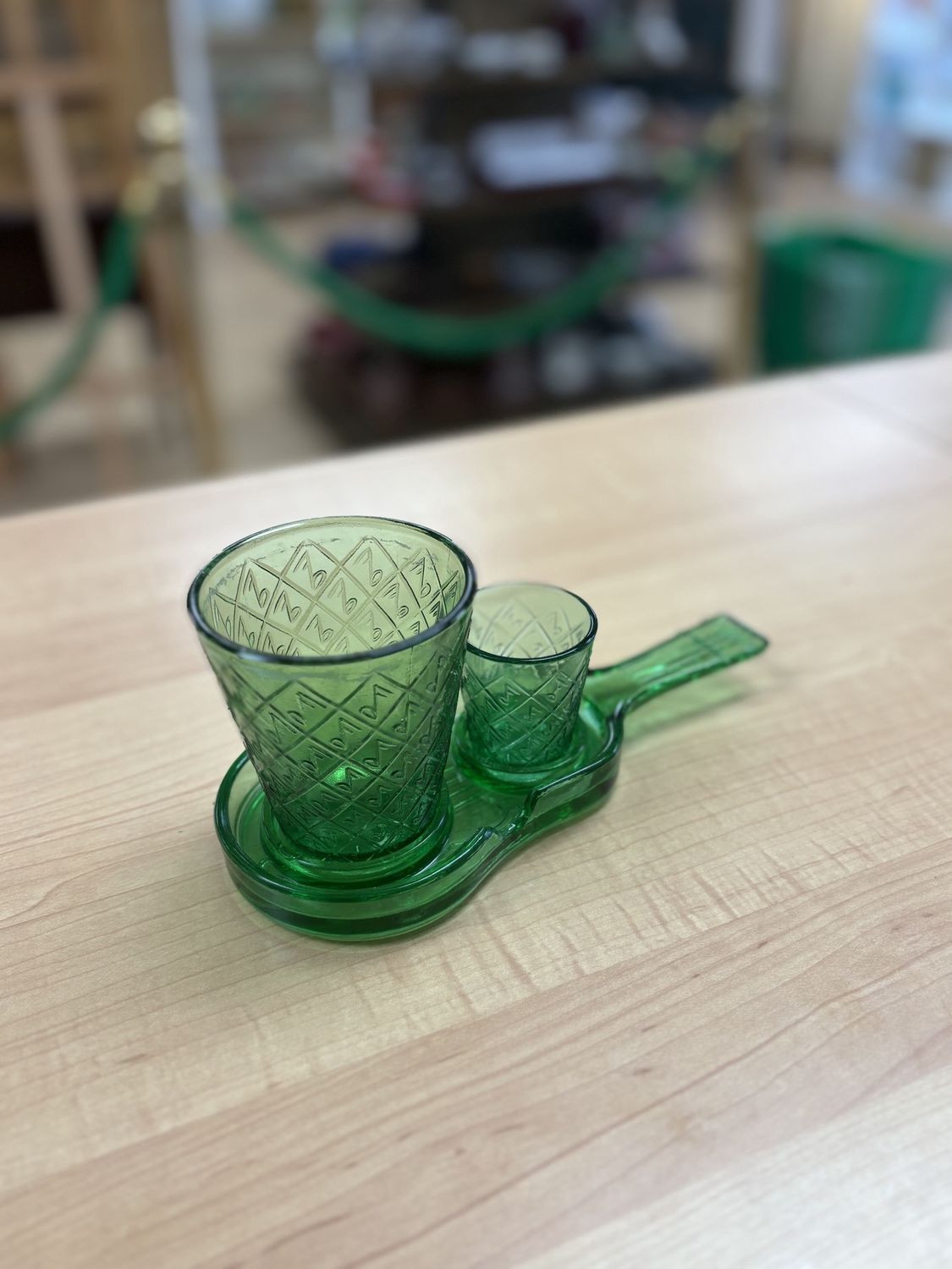 Glass. USA. Guitar Tray w/2 Tumblers. Green w/Music Note Pattern. Green (Set of 3).  8.25&quot;L