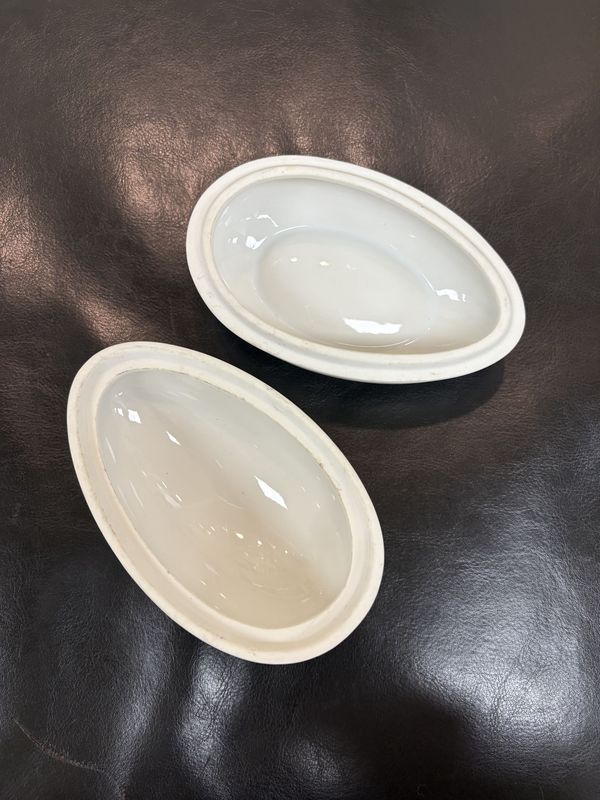 Porcelain. USA. Avon. Egg w/Lid. 22K Gold Trim (1979). 5.5"L
