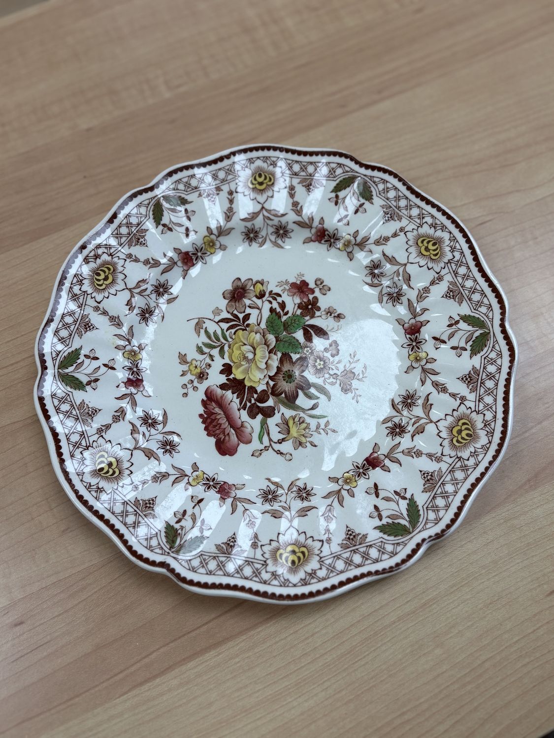 Porcelain. England. Dinner Plate. England. Royal Doulton. Brown Multicolor. Scalloped Rim.
