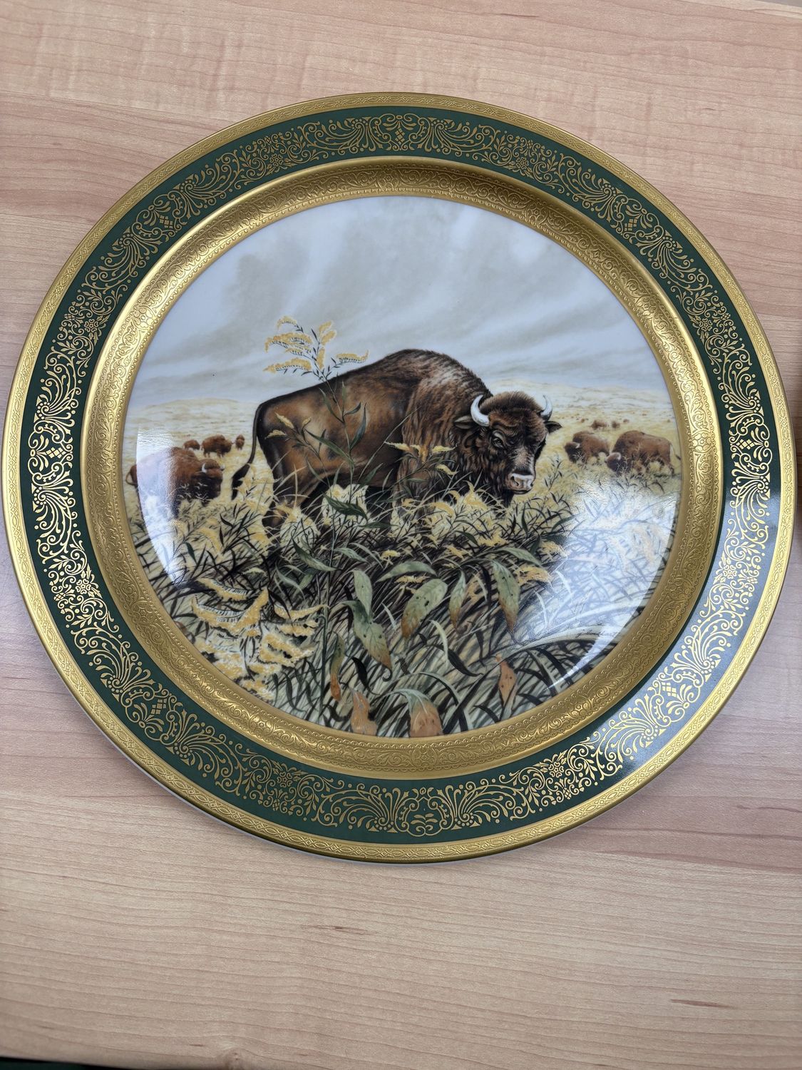 Porcelain. USA. Pickard China. Decorative Plate. &quot;American Buffalo&quot; by James Lockheart. 1976. 13&quot;W