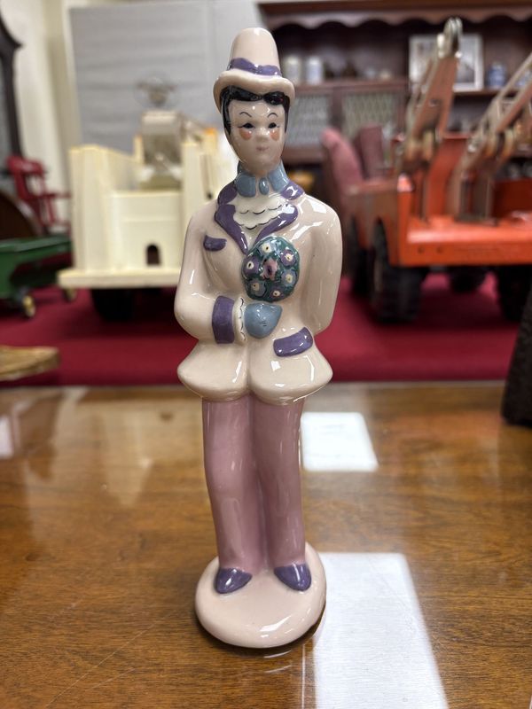 Figurine. USA. Kay Finch. Courting Couple. 8&quot; H