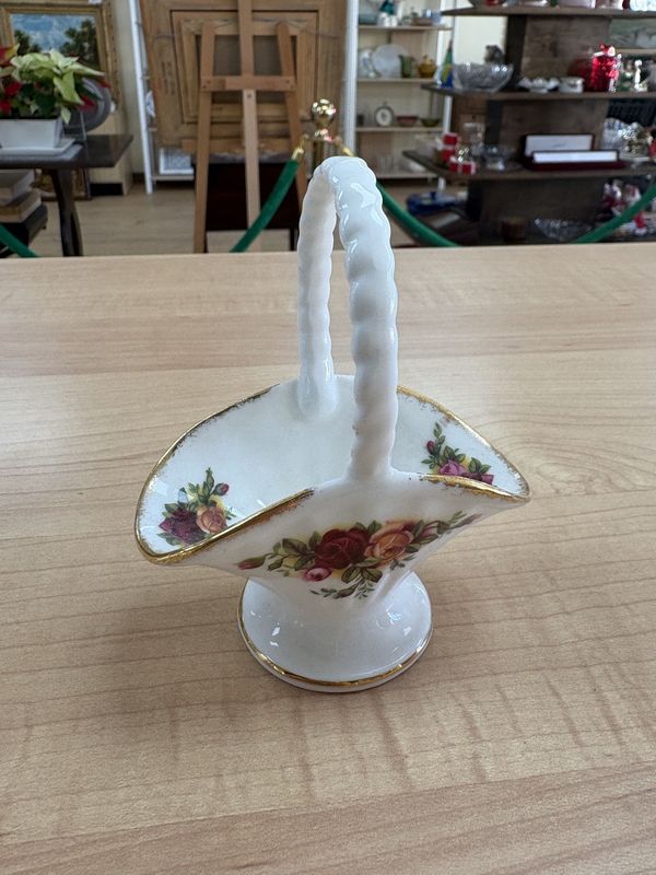 Porcelain. England. Royal Albert. Old Country Roses Miniature Basket. 4&quot;H
