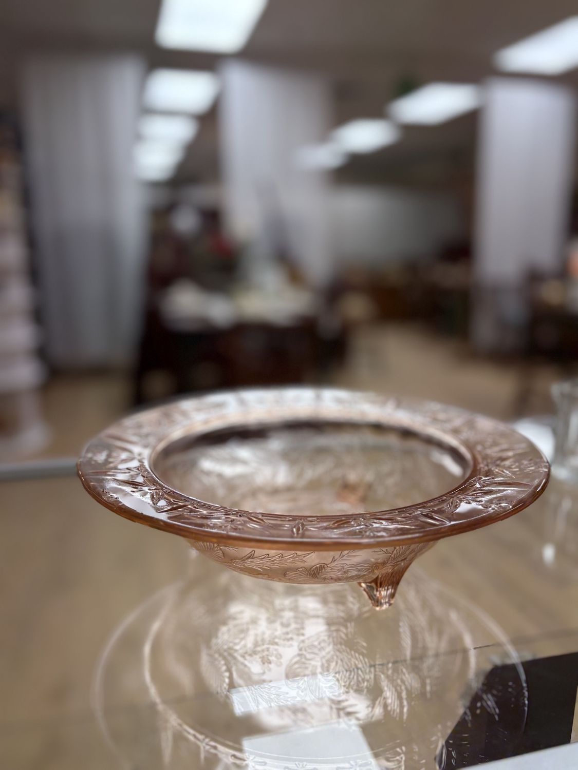 Glass. USA. U.S. Glass Co. Wide-Rimmed Depression Glass Bowl w/3 Feet. Pink, Rose &amp; Thorn Pattern. 11&#39;W