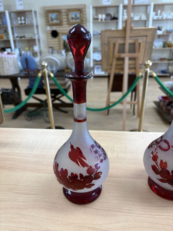 Glass. 10&quot; Decanter w/4 Stemmed Cordial Glasses. Decanter: Frosted w/Red Birds &amp; Flowers; Cordials: Red w/Clear Stem (Set of 5)