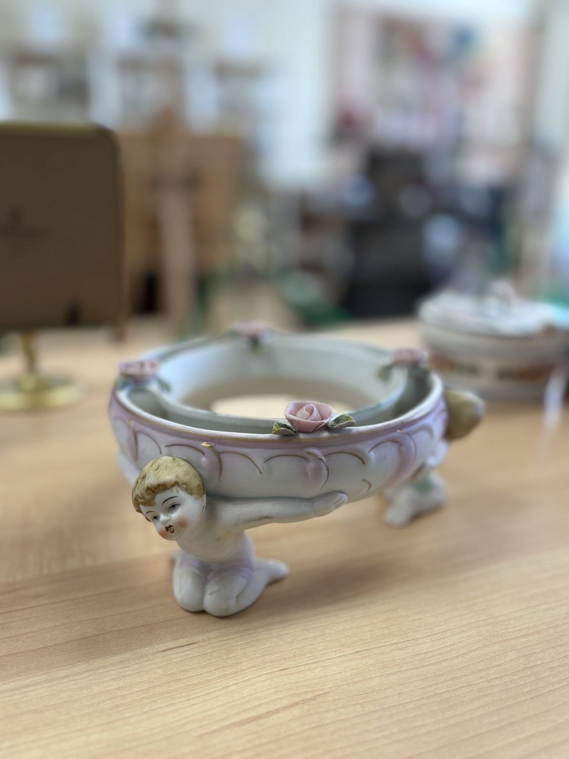 Porcelain. Flower Ring Frog w/ Cherubs, Pastel Ribbons, &amp; Flowers. 6.5&quot;W