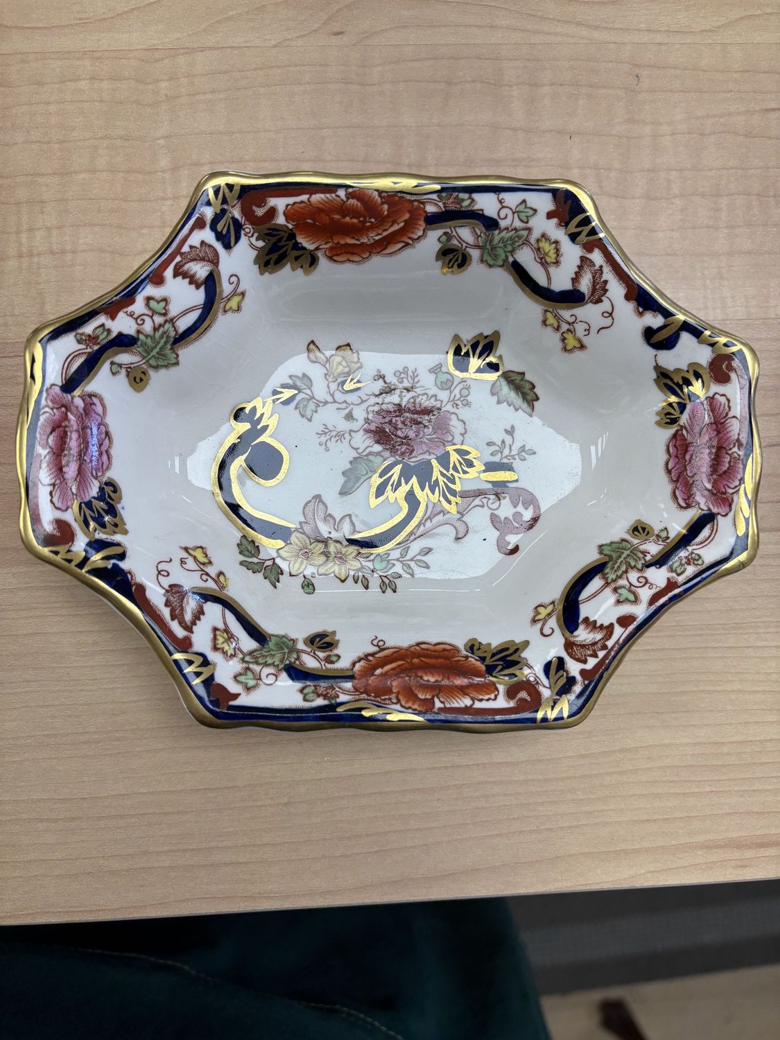 Porcelain. England. Masons (British Ironstone). &quot;Mandalay&quot; Octagonal Dish. Off-white, Painted w/ Roses, Navy Swirl, &amp; Gold Trim. 6.75&quot;W