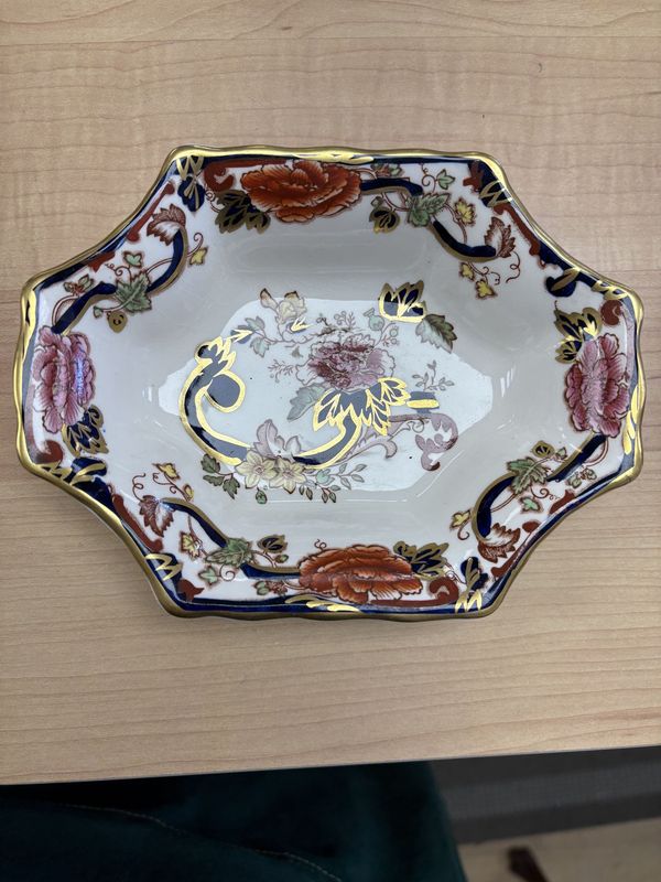 Porcelain. England. Masons (British Ironstone). &quot;Mandalay&quot; Octagonal Dish. Off-white, Painted w/ Roses, Navy Swirl, &amp; Gold Trim. 6.75&quot;W