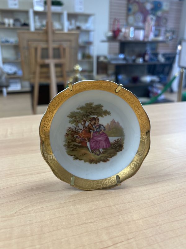 Porcelain. France.  Limoges. Romancing Couple Mini Plate w/Gold Rim. 4&quot;W